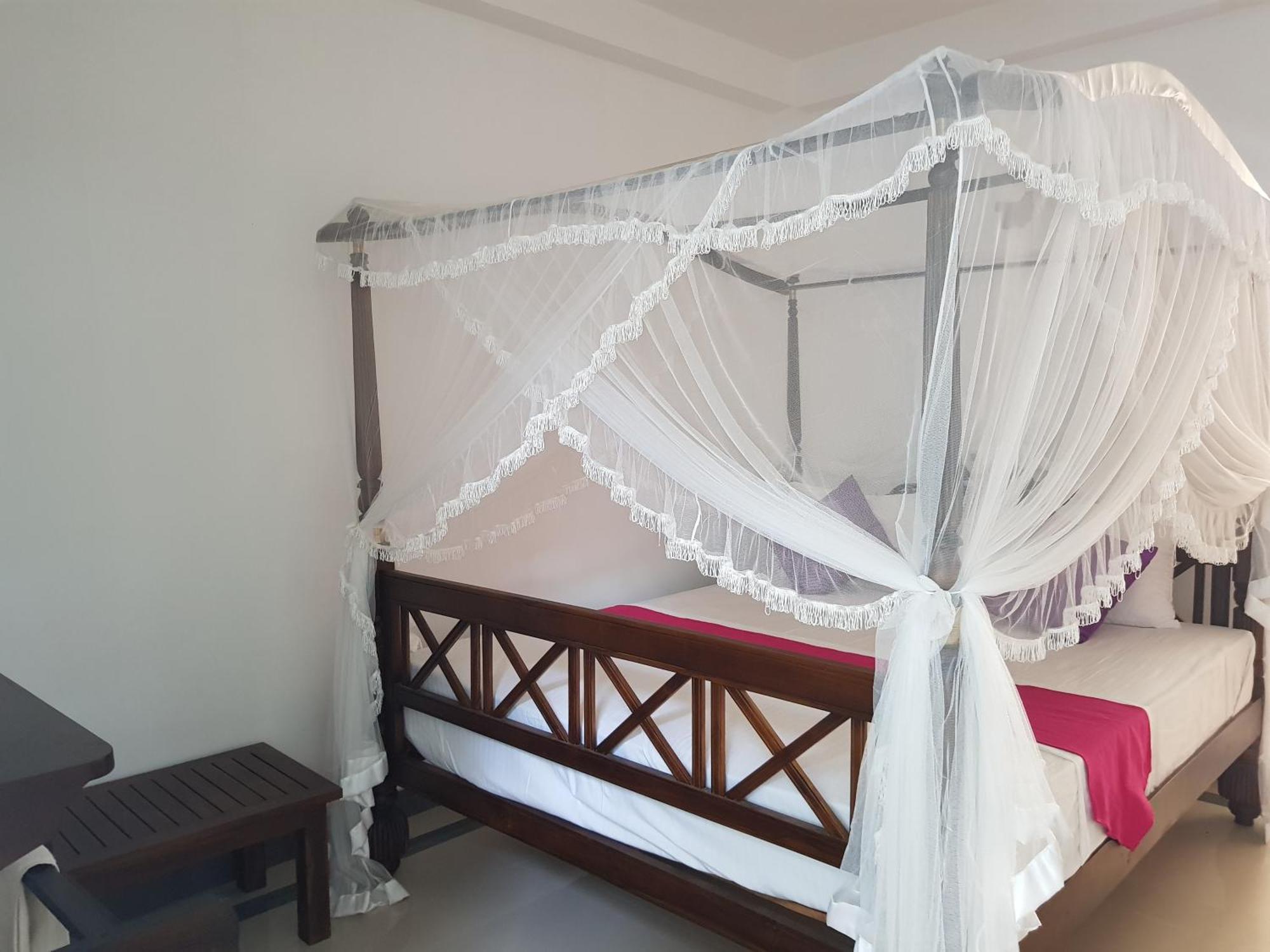 Vogel Nest Bed & Breakfast Midigama East Room photo